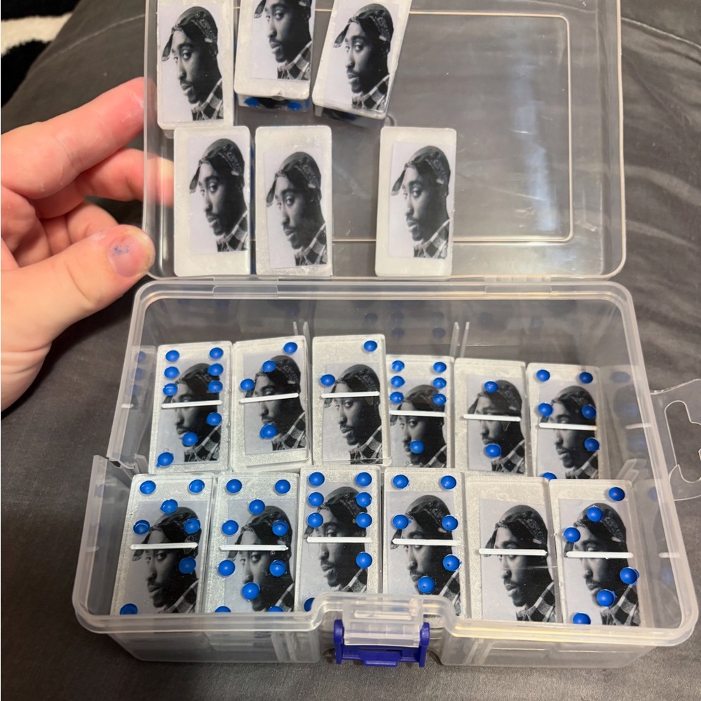 Tupac dominoes